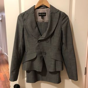 Beautiful grey suit from Femme de Carriere